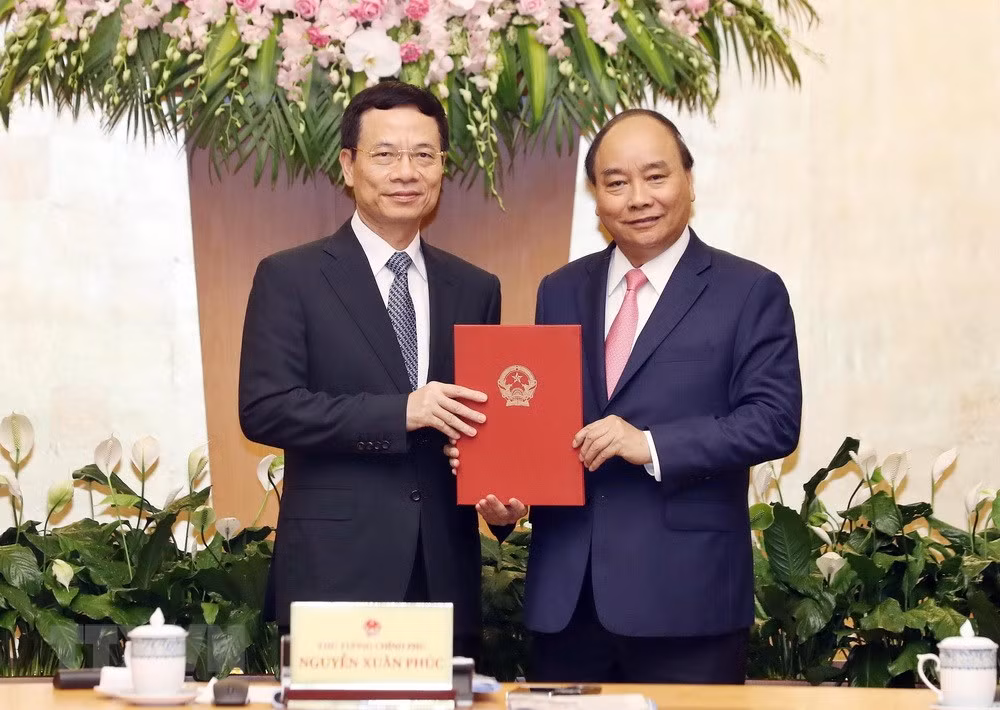 Premier de Vietnam encarga Ministerio de Información y Comunicación a director de Viettel ảnh 1