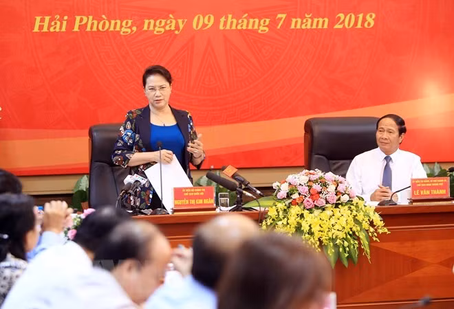 Presidenta parlamentaria de Vietnam recorre por ciudad norteña de Hai Phong ảnh 1
