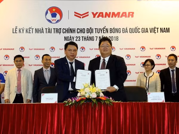 Equipo de fútbol de Vietnam recibe asistencia de patrocinador japonés ảnh 1 Equipo de fútbol de Vietnam recibe asistencia de patrocinador japonés ảnh 1