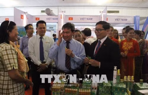 Nutrida participación en exposición ASEAN en Ciudad Ho Chi Minh ảnh 1