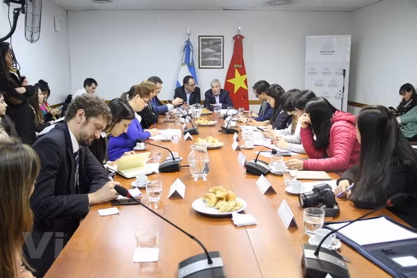 Fomentan cooperación entre uniones de mujeres de Vietnam y Argentina ảnh 2