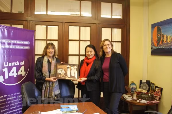 Fomentan cooperación entre uniones de mujeres de Vietnam y Argentina ảnh 1