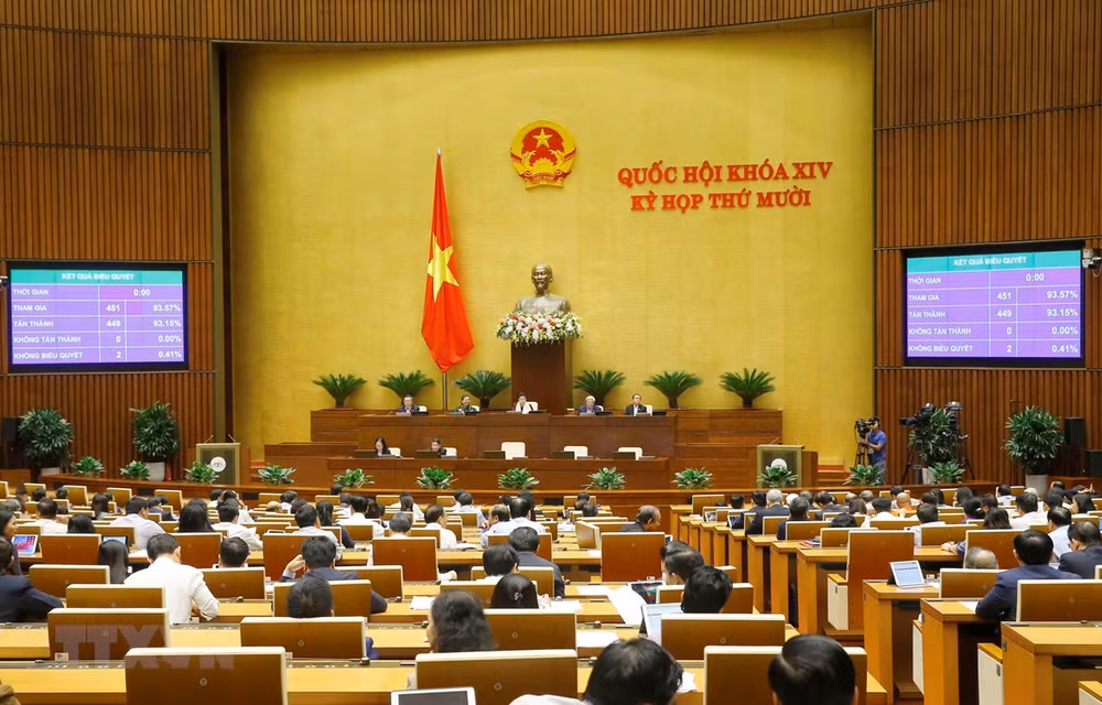 Parlamento de Vietnam adopta resolución sobre asignaciones presupuestarias para 2021 ảnh 1