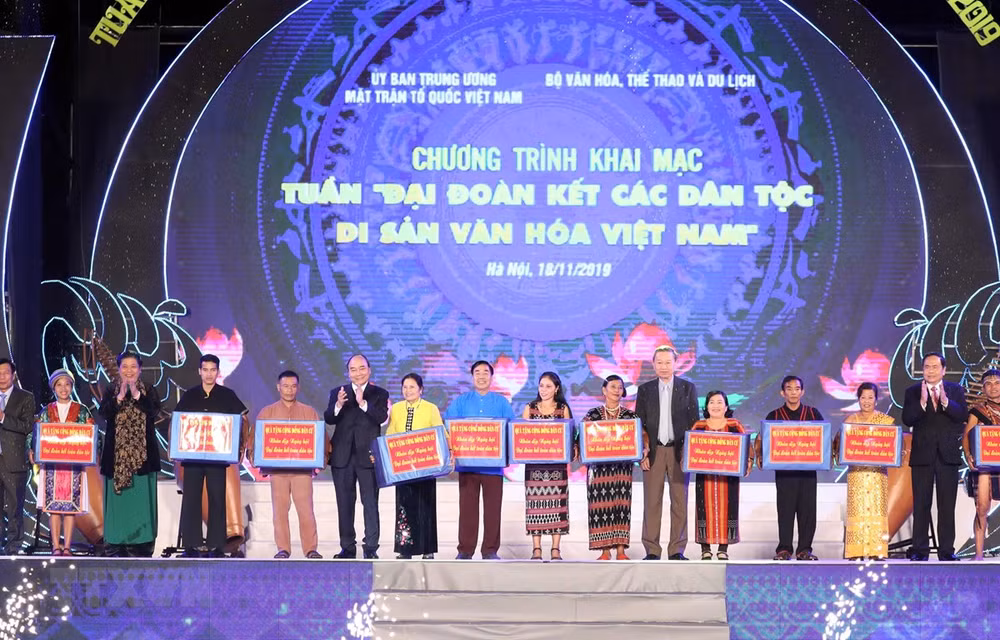 Diversas actividades en semana de “Gran solidaridad de los grupos étnicos - Patrimonio cultural de Vietnam" ảnh 1