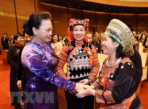 Presidenta del Parlamento destaca estimulación de estudio en Vietnam ảnh 1
