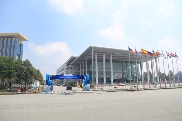 Provincia vietnamita de Binh Duong y Banco Asiático discuten cooperación en construcción de urbes inteligentes ảnh 1