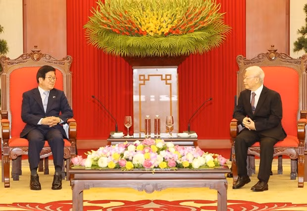 Máximo dirigente de Vietnam recibe a presidente de la Asamblea Nacional de Corea del Sur ảnh 1