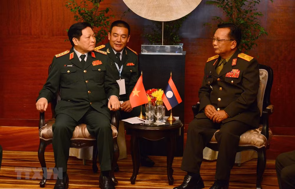 Reafirma Vietnam importancia de sus vínculos militares con Laos ảnh 1