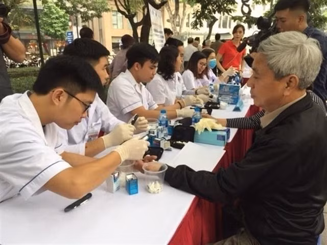 Demanda el Ministerio de Salud de Vietnam mayores esfuerzos para combatir el dengue ảnh 1