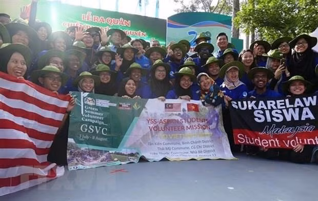 Participan estudiantes de Malasia en Campaña de Voluntarios en Vietnam ảnh 1