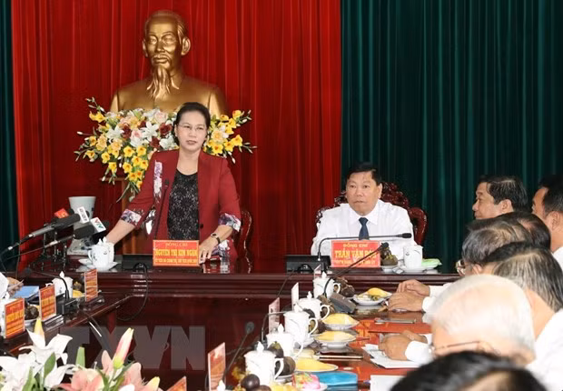 Insta presidenta del Parlamento de Vietnam a Vinh Long a desarrollar la agricultura ảnh 1 Insta presidenta del Parlamento de Vietnam a Vinh Long a desarrollar la agricultura ảnh 1