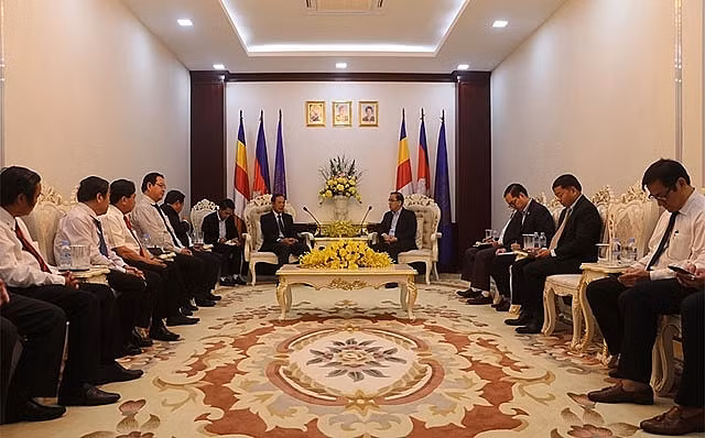 Contribuye el grupo de caucho de Vietnam al desarrollo socioeconómico de Camboya ảnh 1