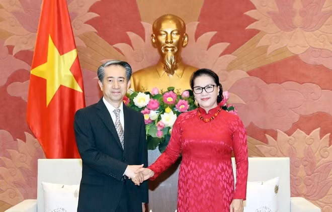 Vietnam prioriza asociación estratégica integral con China, afirma presidenta parlamentaria ảnh 1