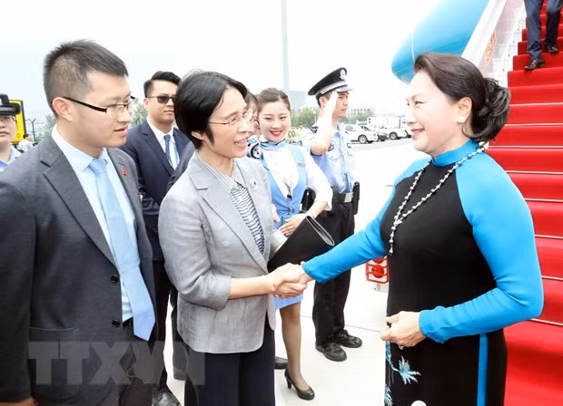 Inicia Presidenta de la Asamblea Nacional de Vietnam visita oficial a China ảnh 1
