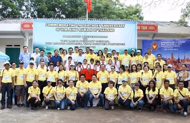Realiza la embajada tailandesa en Vietnam actividades caritativas en provincia de Thai Nguyen ảnh 1