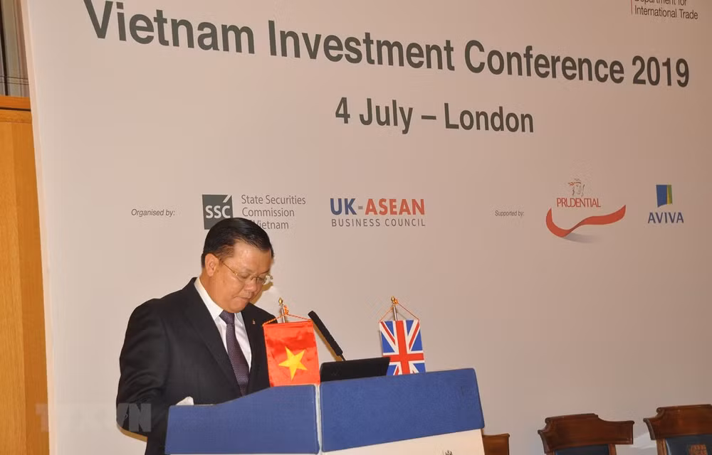Muestran inversores británicos interés en sector financiero de Vietnam ảnh 1