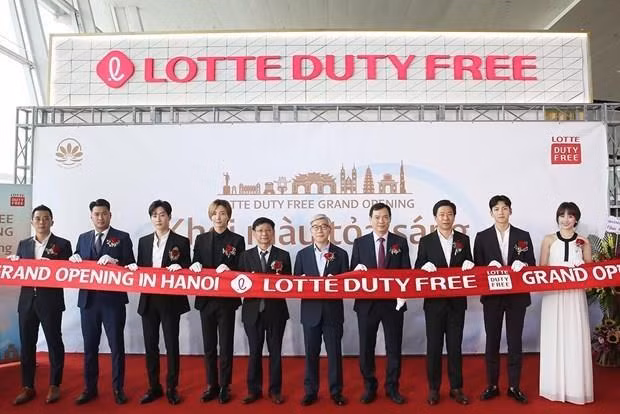Empresa surcoreana Lotte abre su tercera tienda libre de impuestos en Vietnam ảnh 1