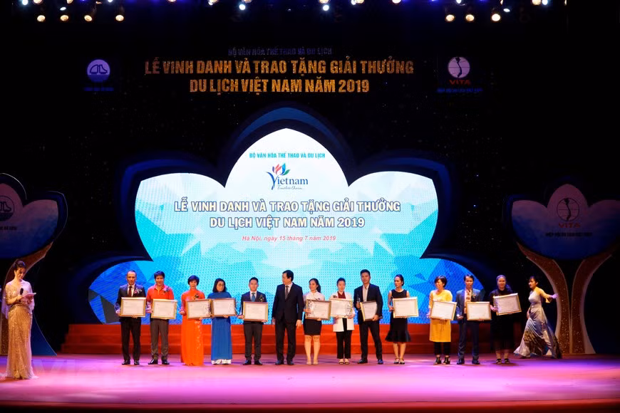 Premian en Vietnam a las mejores empresas turísticas ảnh 1