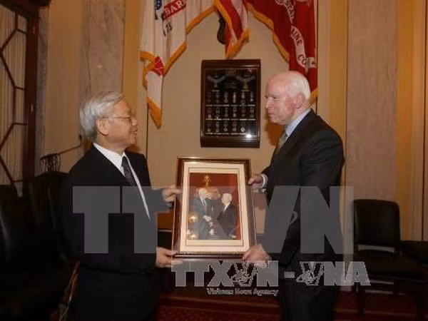 John McCain emite declaración sobre visita de Nguyen Phu Trong ảnh 1