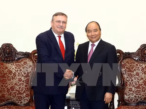 Exhortan a incrementar inversiones húngaras y japoneses en Vietnam ảnh 1