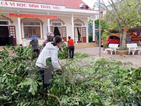 Hanoi ayuda a las víctimas del tifón Doksuri en la región central ảnh 1