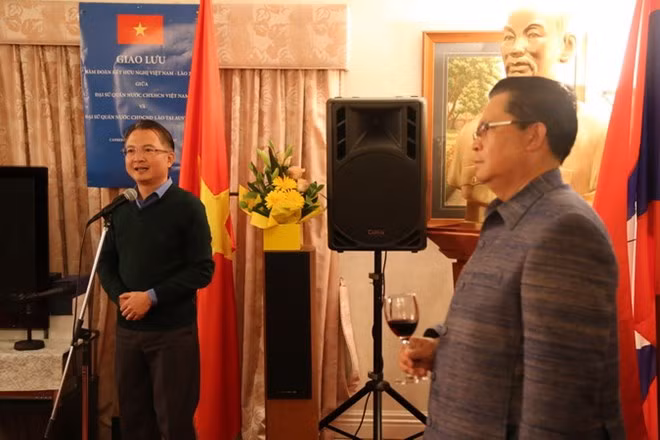 Diplomáticos de Vietnam y Laos en Australia celebran establecimiento de nexos bilaterales ảnh 1