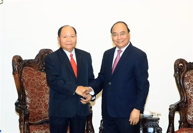 Premier de Vietnam encomia cooperación con Laos en asuntos internos ảnh 1