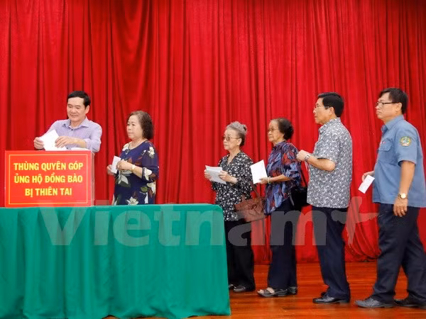 Comunidad vietnamita en Laos inicia campaña de donación para afectados por tifones ảnh 1 Comunidad vietnamita en Laos inicia campaña de donación para afectados por tifones ảnh 1