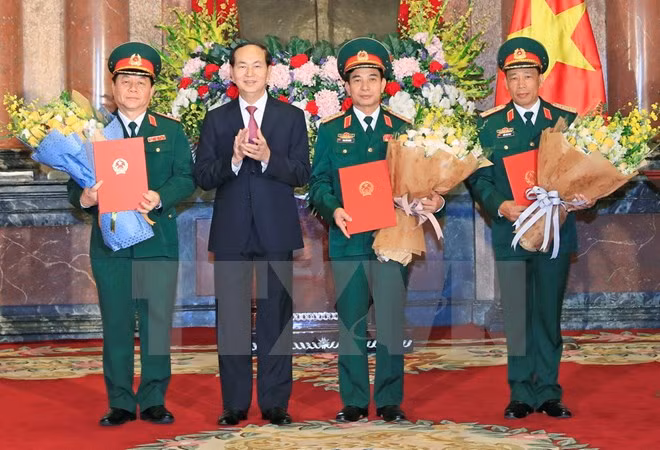 Presidente vietnamita dirige acto de ascensos a oficiales militares ảnh 1