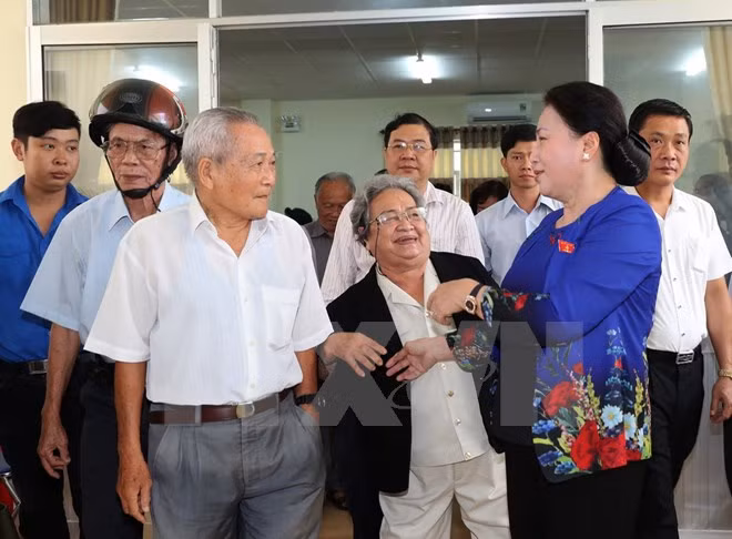 Presidenta del Parlamento de Vietnam dialoga con votantes de ciudad de Can Tho ảnh 1