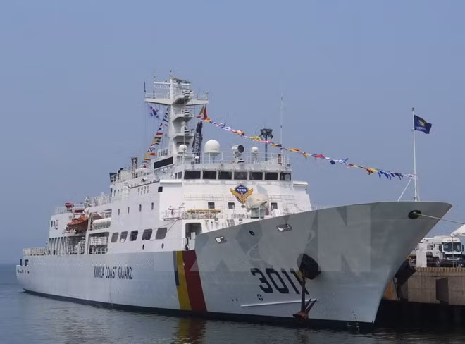 Buque de la guardia costera de Sudcorea visita ciudad vietnamita ảnh 1