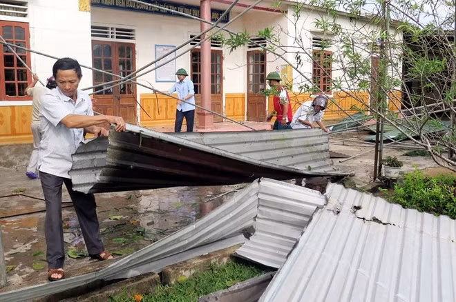 Recaudan fondos a favor de personas afectadas por desastres naturales en Vietnam ảnh 1