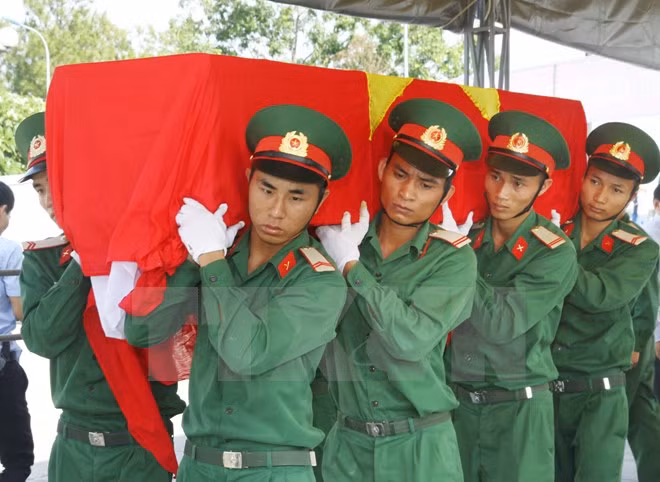 Repatrían restos de combatiente vietnamita caído en Laos ảnh 1