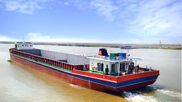 Rebajan más de 10 veces tarifas de transporte fluvial entre Vietnam y Camboya ảnh 1