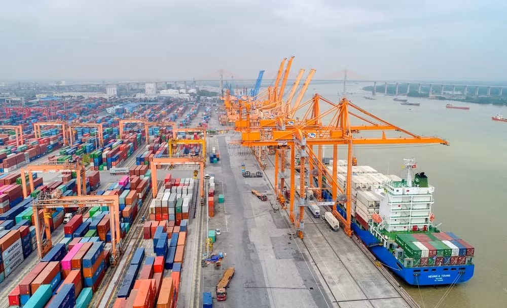 Transporte interregional aporta al desarrollo del sistema portuario en Vietnam ảnh 1