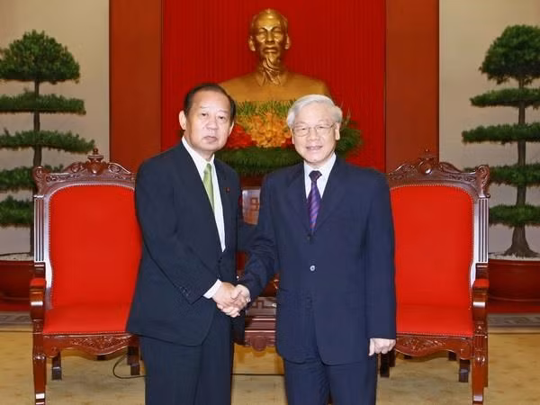 Fortalecen nexos entre partidos gobernantes de Vietnam y Japón ảnh 1