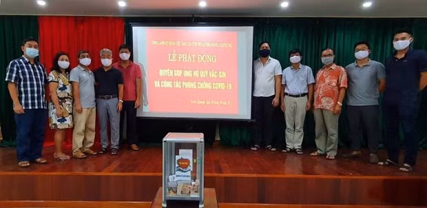 Vietnamitas en Camboya apoyan al Fondo Nacional de Vacunas contra COVID-19 ảnh 1