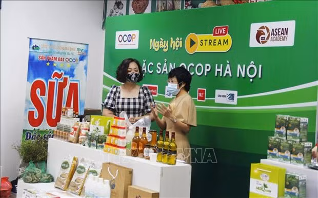 Efectúan primera transmisión en vivo para divulgar productos OCOP Hanoi ảnh 1