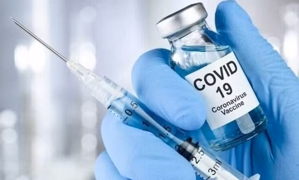 Vietnam aprueba cuatro vacunas contra el COVID-19 para uso urgente ảnh 1