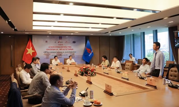 PVN recibe primer flujo de gas del campo Su Tu Trang en fase 2A ảnh 1