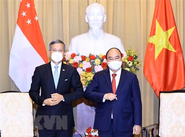 Vietnam da bienvenida a inversores singapurenses, afirma presidente ảnh 1
