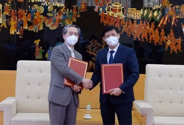 Vietnam recibe 500 mil dosis de vacuna Vero-Cell de Sinopharm ảnh 2