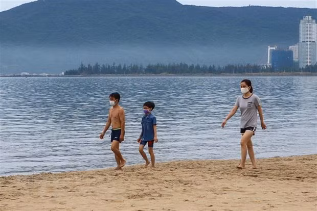 Ciudad vietnamita de Da Nang reabre servicios esenciales tras poner COVID-19 bajo control ảnh 1