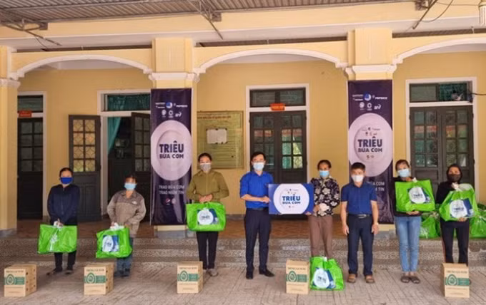 Brindan en Vietnam asistencia a personas vulnerables en contexto de COVID-19 ảnh 1