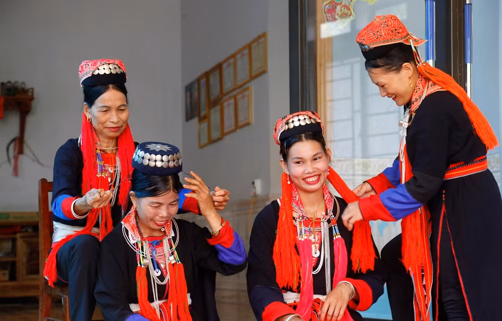 Trajes de etnias minoritarias de Vietnam resaltarán en festival ảnh 1