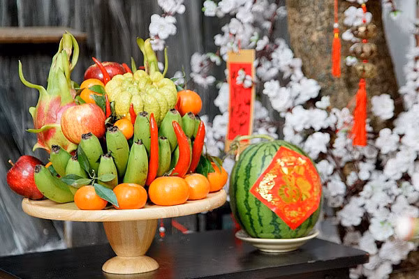 Bandeja de platos de vietnamitas en el último día del año lunar ảnh 3