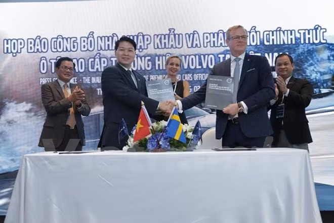 Empresa Bac Au se convierte en concesionario oficial de Volvo en Vietnam ảnh 1
