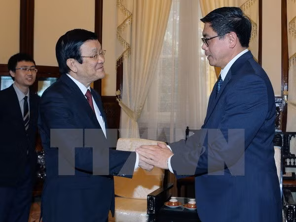 Presidente vietnamita destaca aportes del embajador singapurense a nexos bilaterales ảnh 1