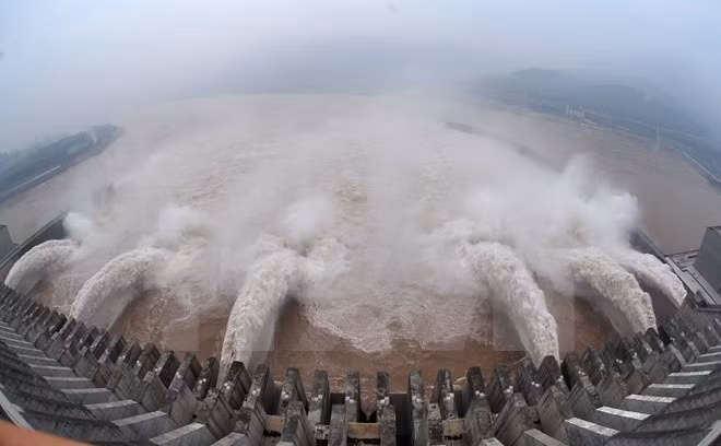 Lao abre compuertas de presas para aliviar sequía y salinización en Delta Mekong ảnh 1