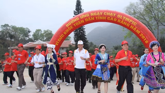 Carrera del Día Olímpico se corre en la isla vietnamita de Ly Son ảnh 1